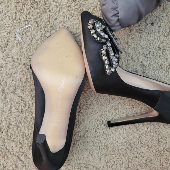 Shoe - Picture 2 of 4